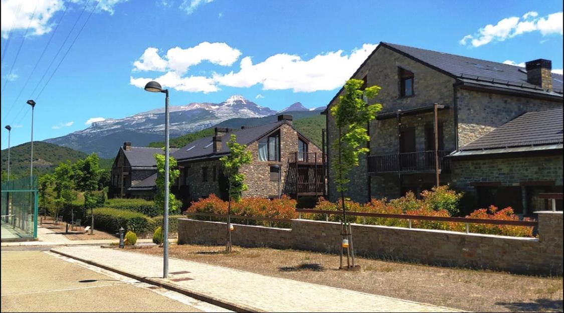 Apartamento Luga Castiello de Jaca Bagian luar foto
